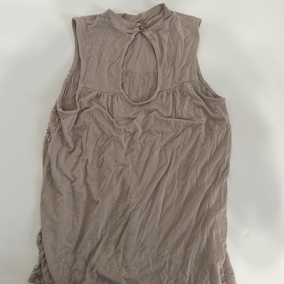 Women’s mall sleeveless top with lace and embellishment size extra small - Picture 6 of 8